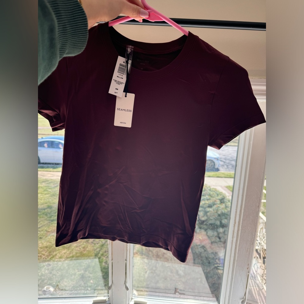 Aritzia sumac burgandy seamless top medium NWT